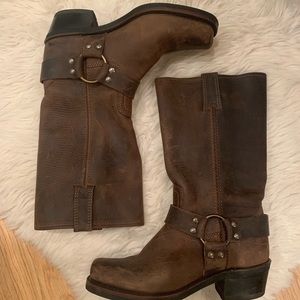Frye Harness 12R leather boots in Tan, size: 7